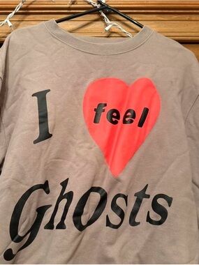 Kids Taupe Sweatshirt with Red Heart "I feel Ghosts"